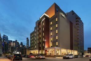 Home2 Suites by Hilton New York Long Island City exterior