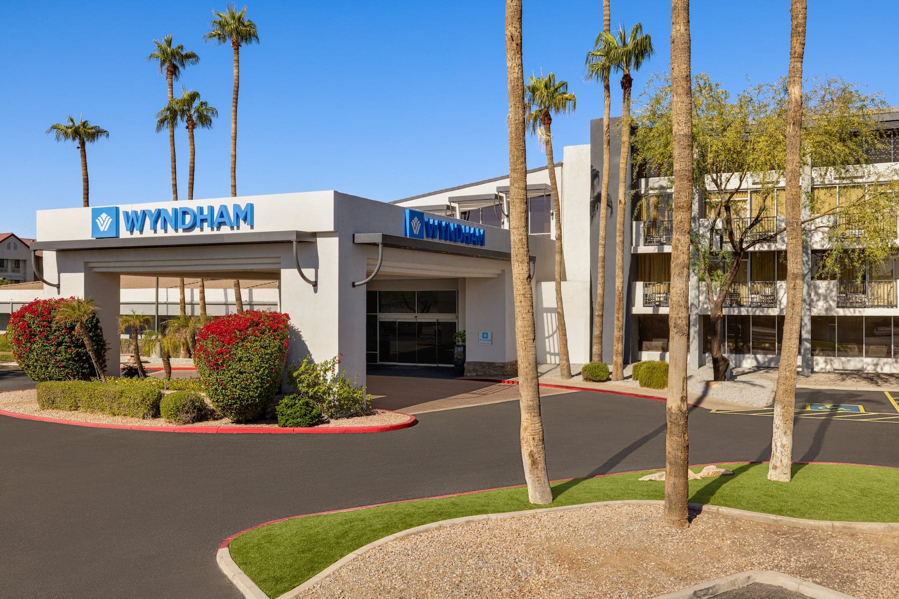 Super 8 by Wyndham Phoenix Airport exterior