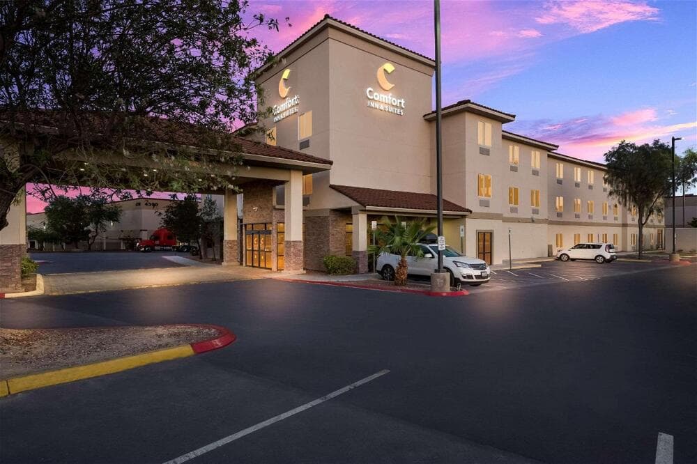Comfort Inn & Suites Las Vegas Airport exterior