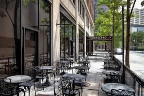 Courtyard by Marriott Atlanta Midtown/Georgia Tech exterior