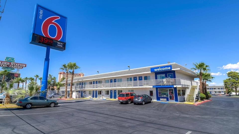 Motel 6 Las Vegas Boulder Highway exterior