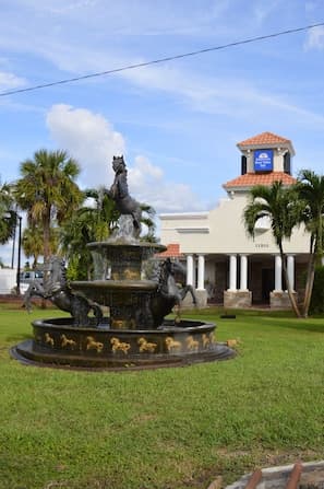 Americas Best Value Inn Fort Lauderdale Airport exterior