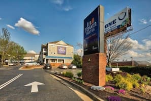 InTown Suites Extended Stay Atlanta Emory exterior