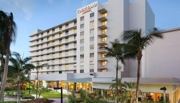 Crowne Plaza Miami International Airport exterior