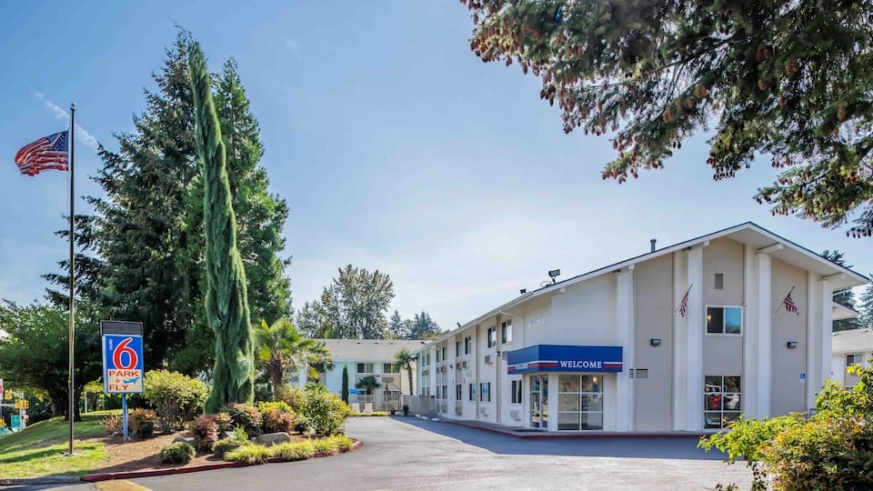 Motel 6 Seattle Sea-Tac Airport exterior