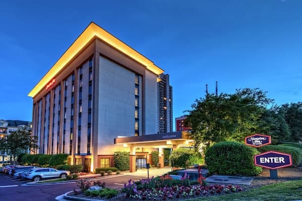 Hampton Inn Atlanta Perimeter Center exterior