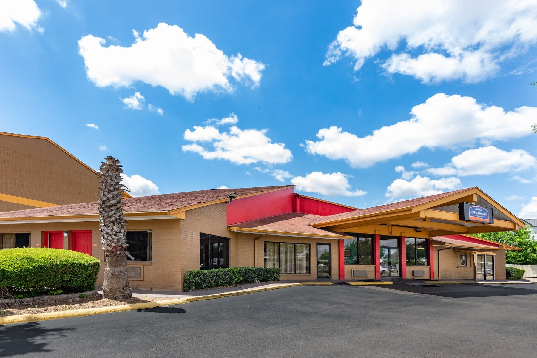 Super 8 by Wyndham Houston Hobby Airport exterior