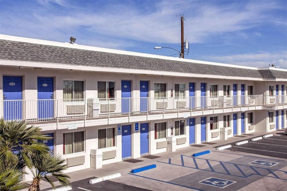 Motel 6 Phoenix Airport - 24th Street exterior