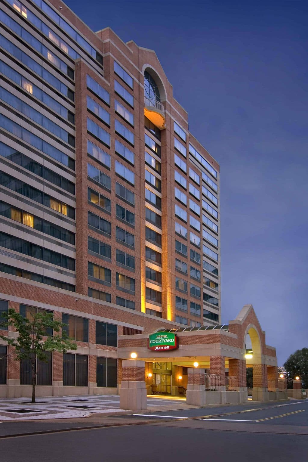 Courtyard by Marriott Reagan National Airport exterior