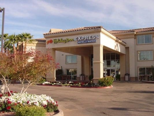 Holiday Inn Express & Suites Scottsdale Old Town exterior