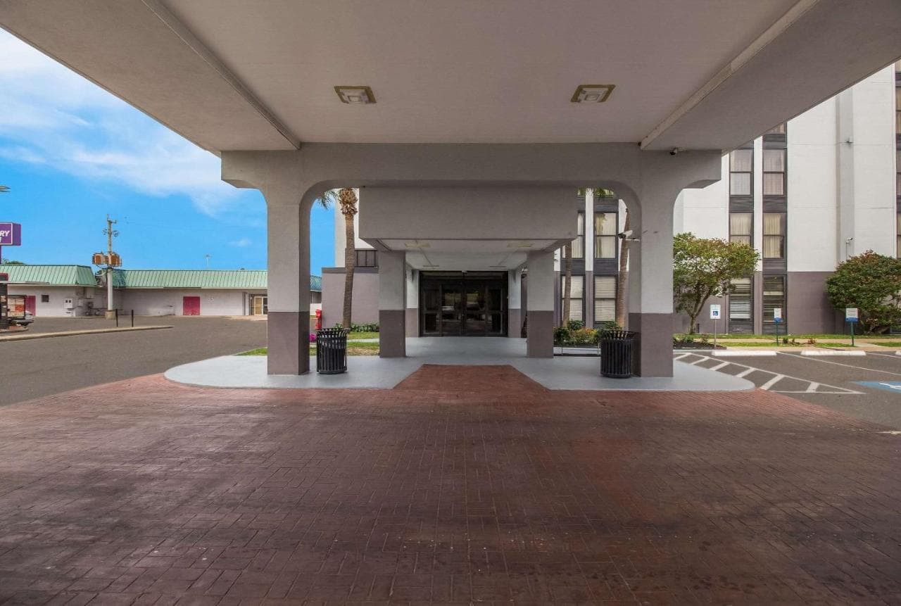 Quality Inn Houston I-10 East exterior