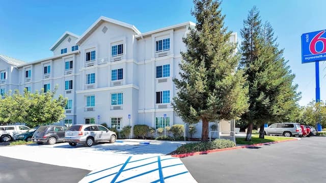 Motel 6 San Francisco Belmont exterior