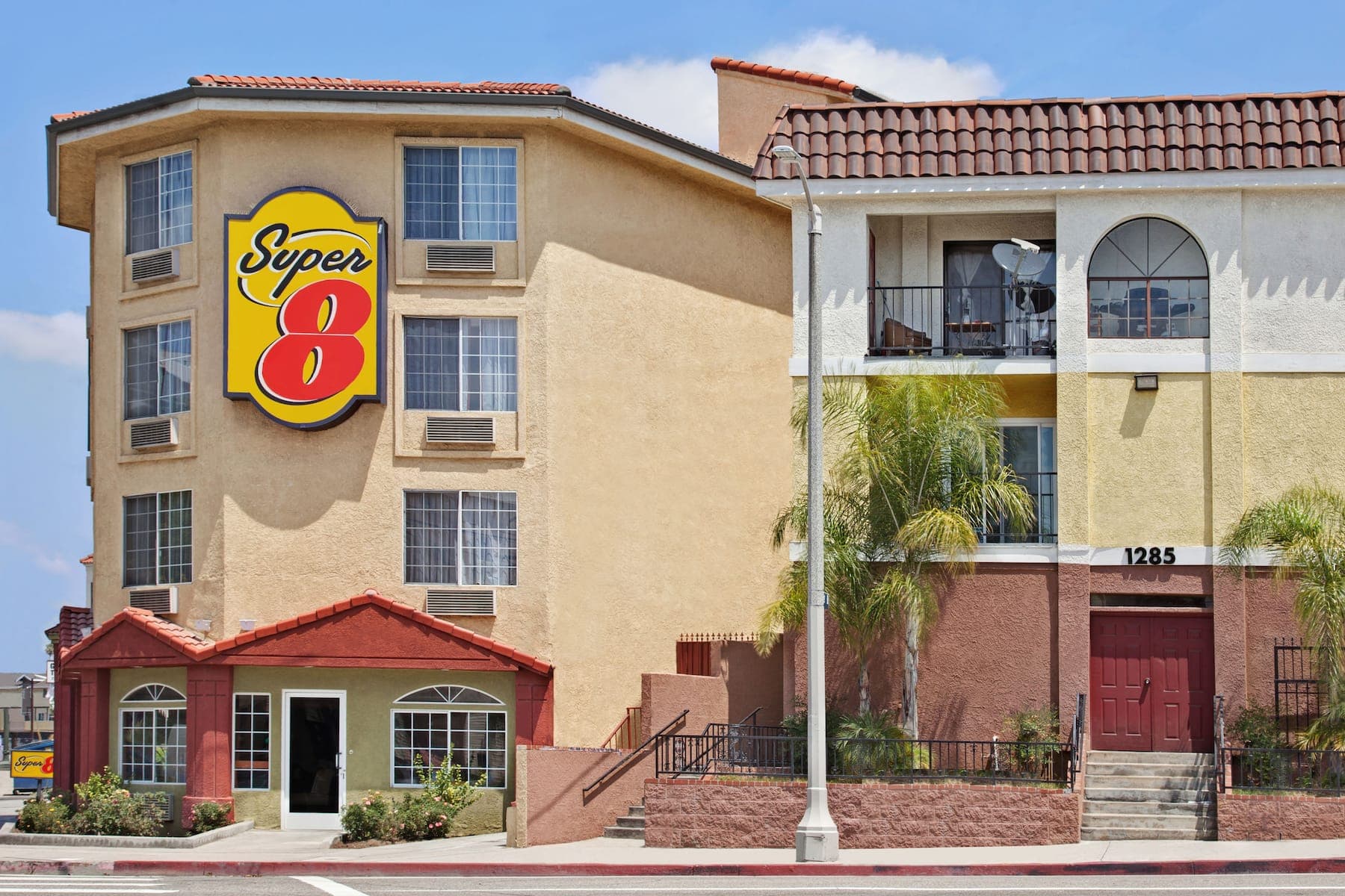 Super 8 by Wyndham Los Angeles Airport exterior
