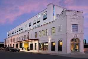 Tru by Hilton San Jose Downtown exterior