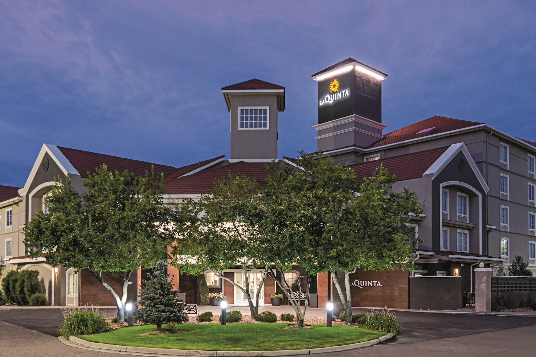 La Quinta Inn & Suites Denver Airport DIA exterior