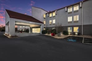 Red Roof Inn Boston Logan Airport Revere exterior