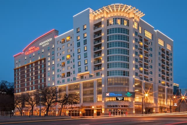 Tru by Hilton Atlanta Downtown exterior