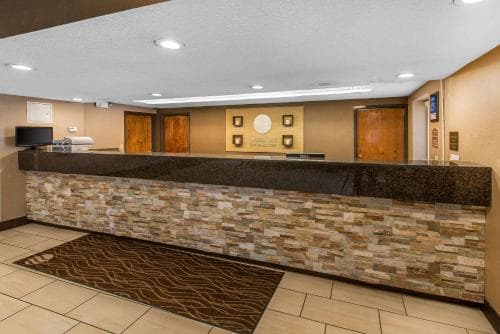 Comfort Inn & Suites Denver Northfield exterior