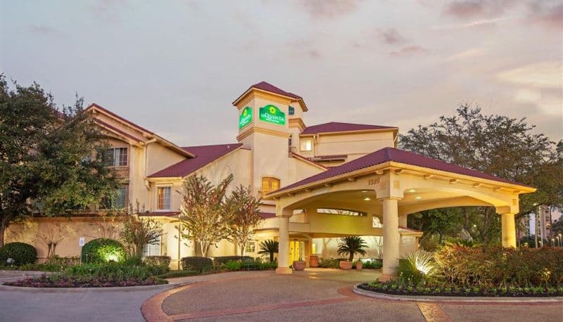La Quinta Inn & Suites Houston Galleria Area exterior