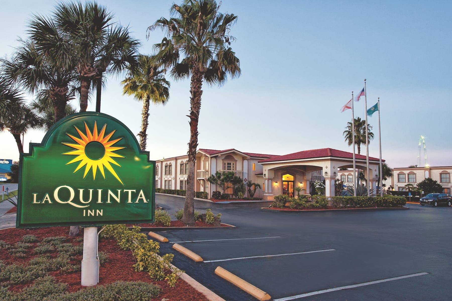 La Quinta Inn & Suites Orlando International Drive exterior