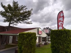 Red Roof Inn Laurel exterior