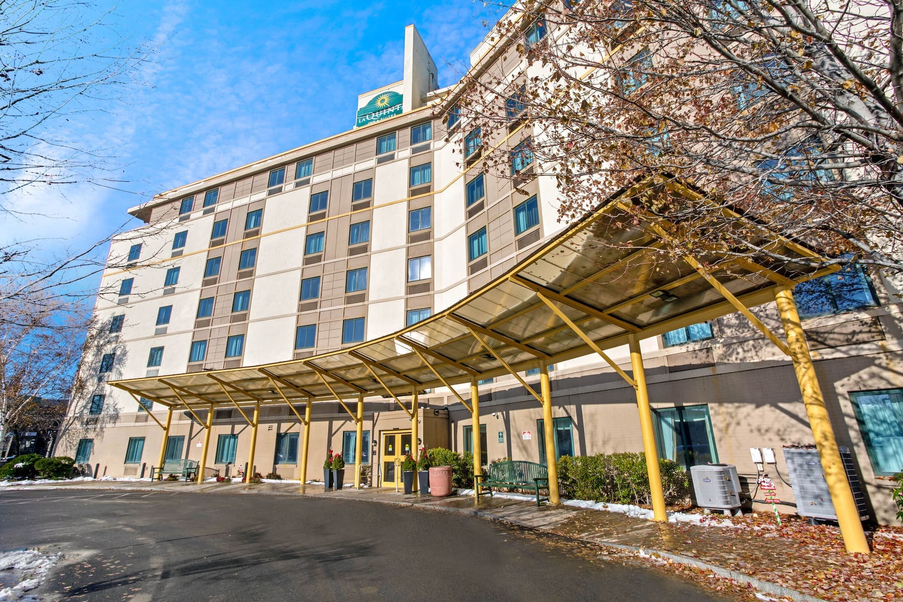 La Quinta Inn & Suites Boston Somerville exterior