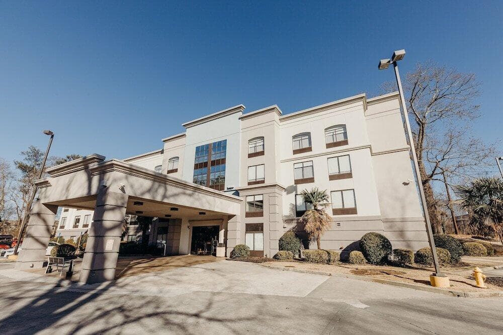 Holiday Inn Express Atlanta NE I-85 Clairmont exterior