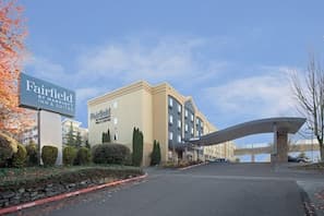 Fairfield Inn & Suites Seattle Sea-Tac Airport exterior