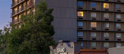 Tru by Hilton Denver Stapleton exterior