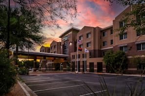 Homewood Suites by Hilton Phoenix Airport South exterior