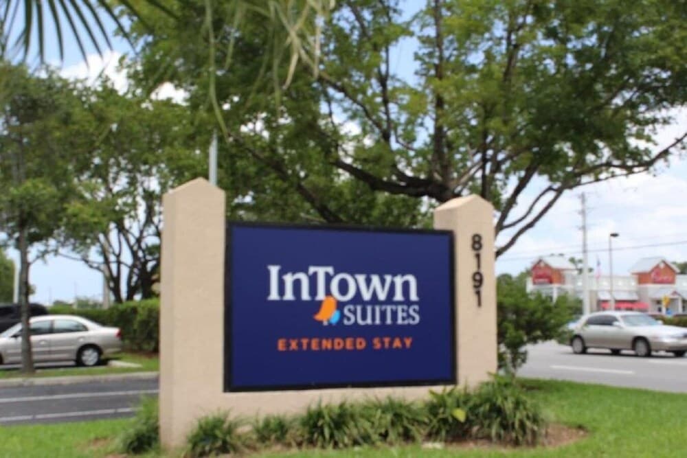InTown Suites Extended Stay Fort Lauderdale exterior