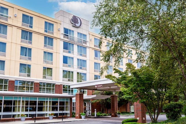 DoubleTree by Hilton Boston Bayside