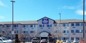 InTown Suites Extended Stay Denver Aurora exterior