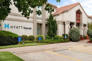 Hyatt Place Dallas/Las Colinas exterior