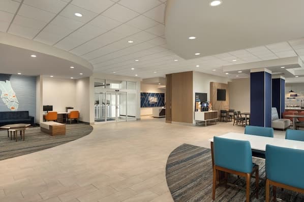 Holiday Inn Express & Suites Fort Lauderdale Airport South exterior
