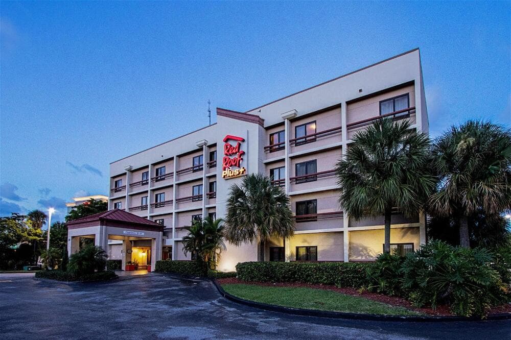 Red Roof Inn Miami Airport exterior