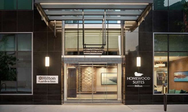 Hilton Garden Inn Chicago Downtown exterior