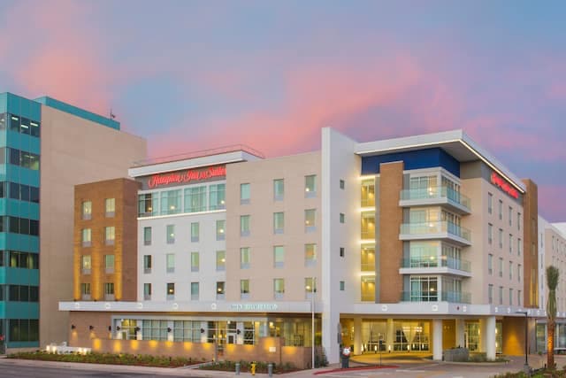 Hampton Inn & Suites Torrance exterior