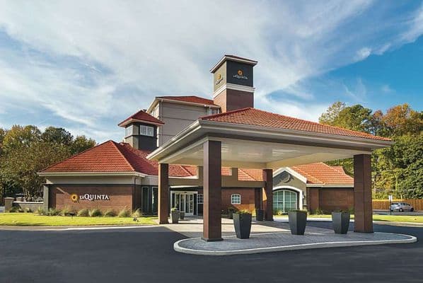 La Quinta Inn & Suites Atlanta Conyers exterior