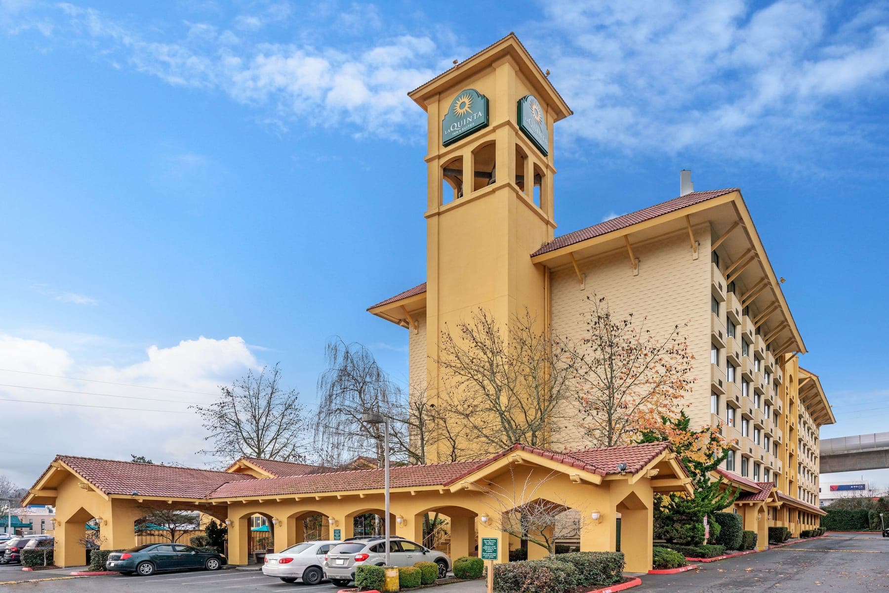 La Quinta Inn & Suites Seattle Sea-Tac exterior