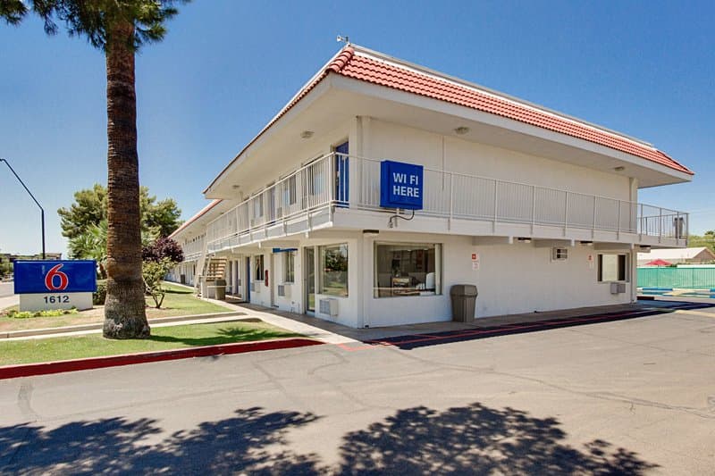 Motel 6 Phoenix Tempe Broadway exterior